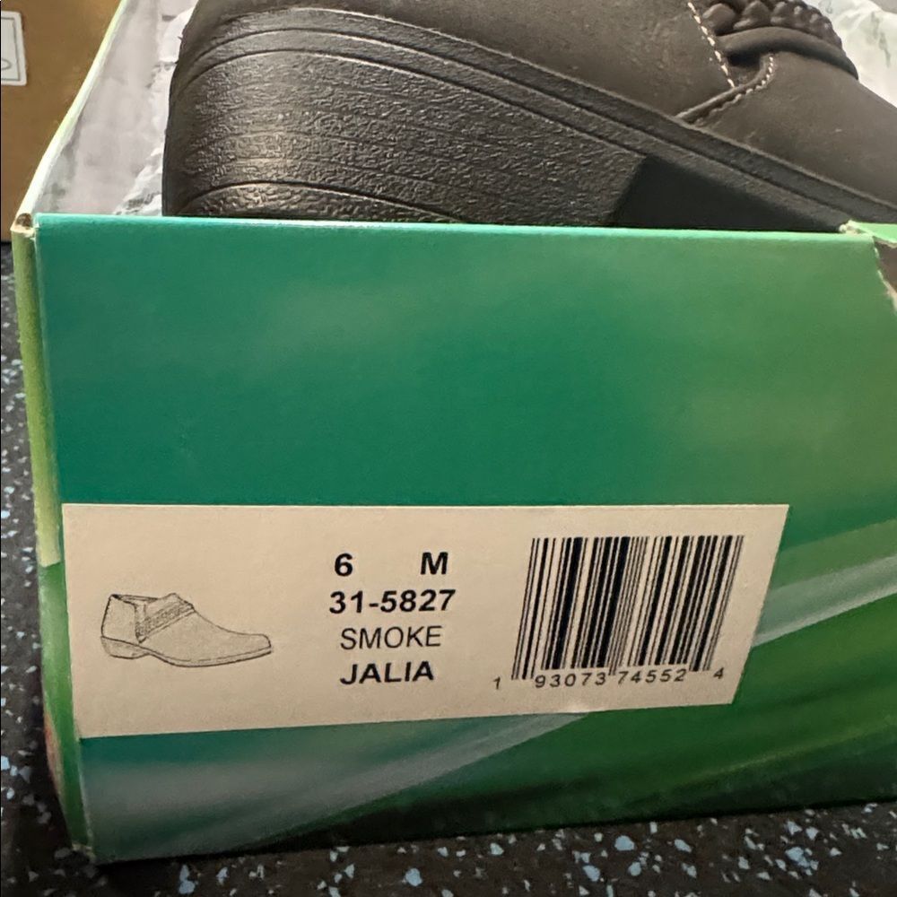 Easy Street Jalia Bootie - Picture 3 of 3